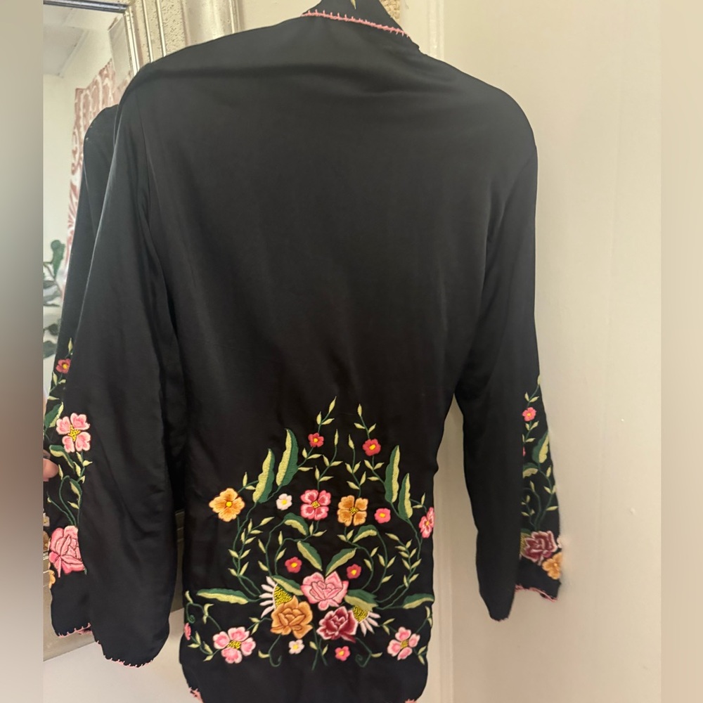 Chasing Unicorns silk smoking jacket. Size L. Worn twice. GORGEOUS! - Picture 6 of 9